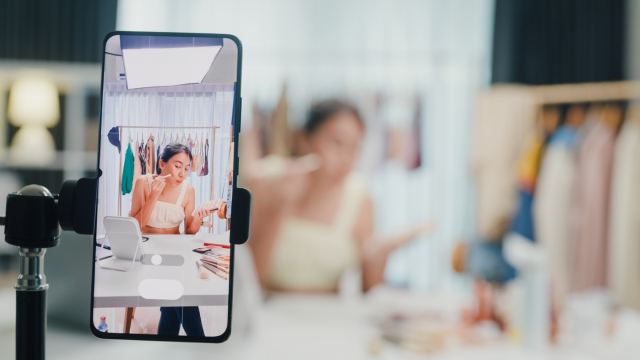 Ontdek wat TikTok Shop betekent voor jouw kmo. Leer hoe je direct verkoopt via dé populairste social media app.